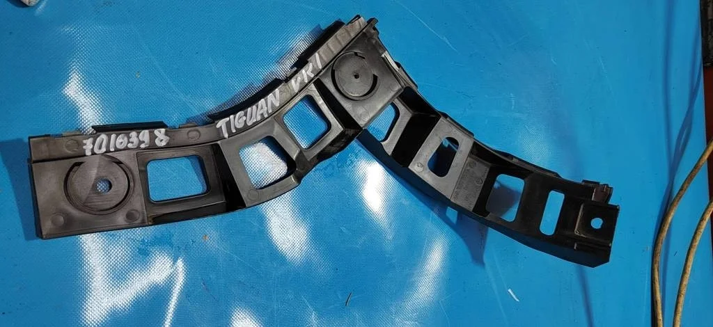 Кронштейн заднего бампера правый VW Tiguan (2011-