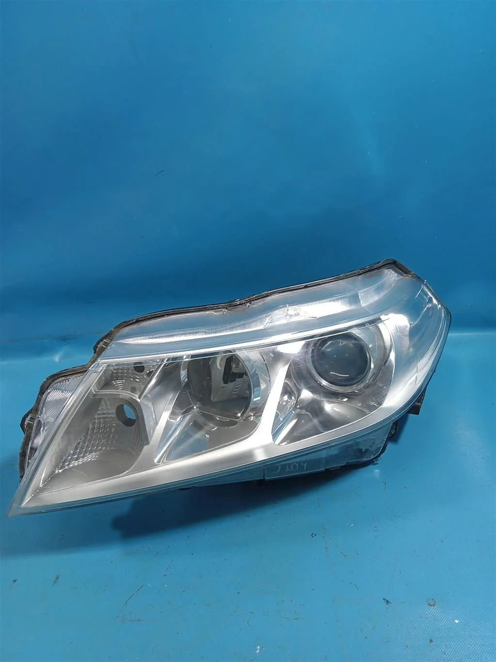 Фара левая Suzuki Vitara 4 (2014-2019)