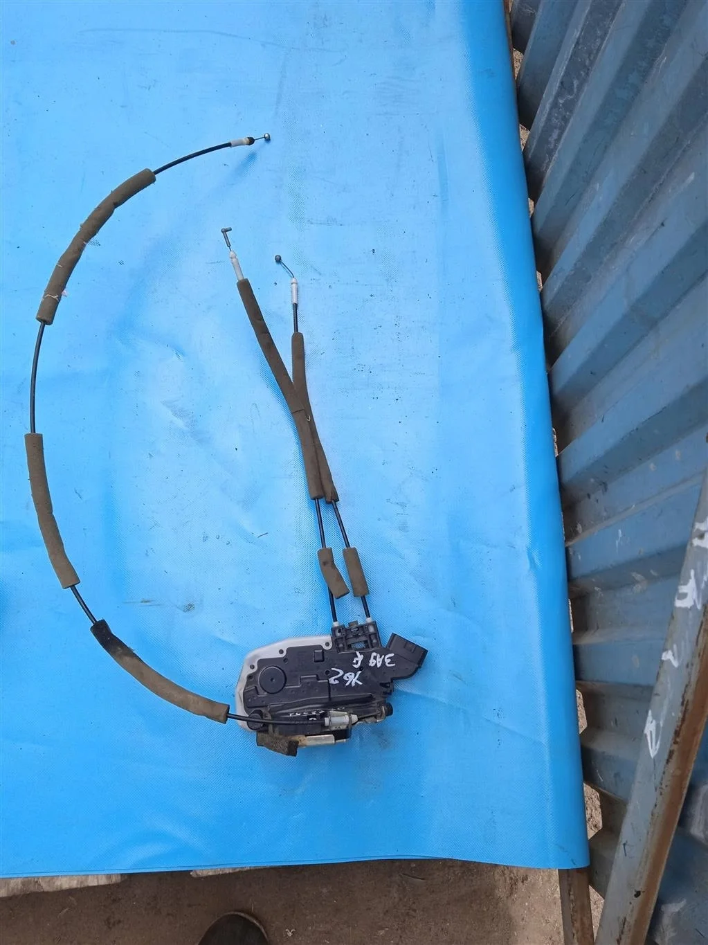 Замок двери задней правой Nissan Patrol Y62 (2010