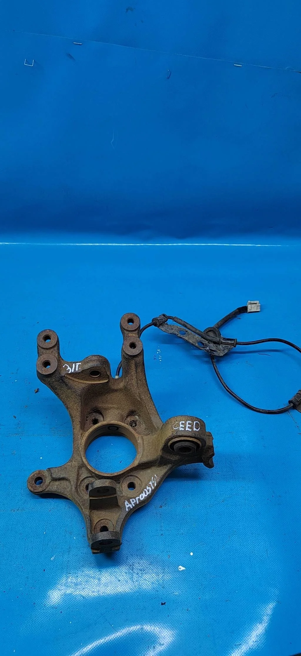 Кулак  задний правый Kia Ceed (2006- 2012)