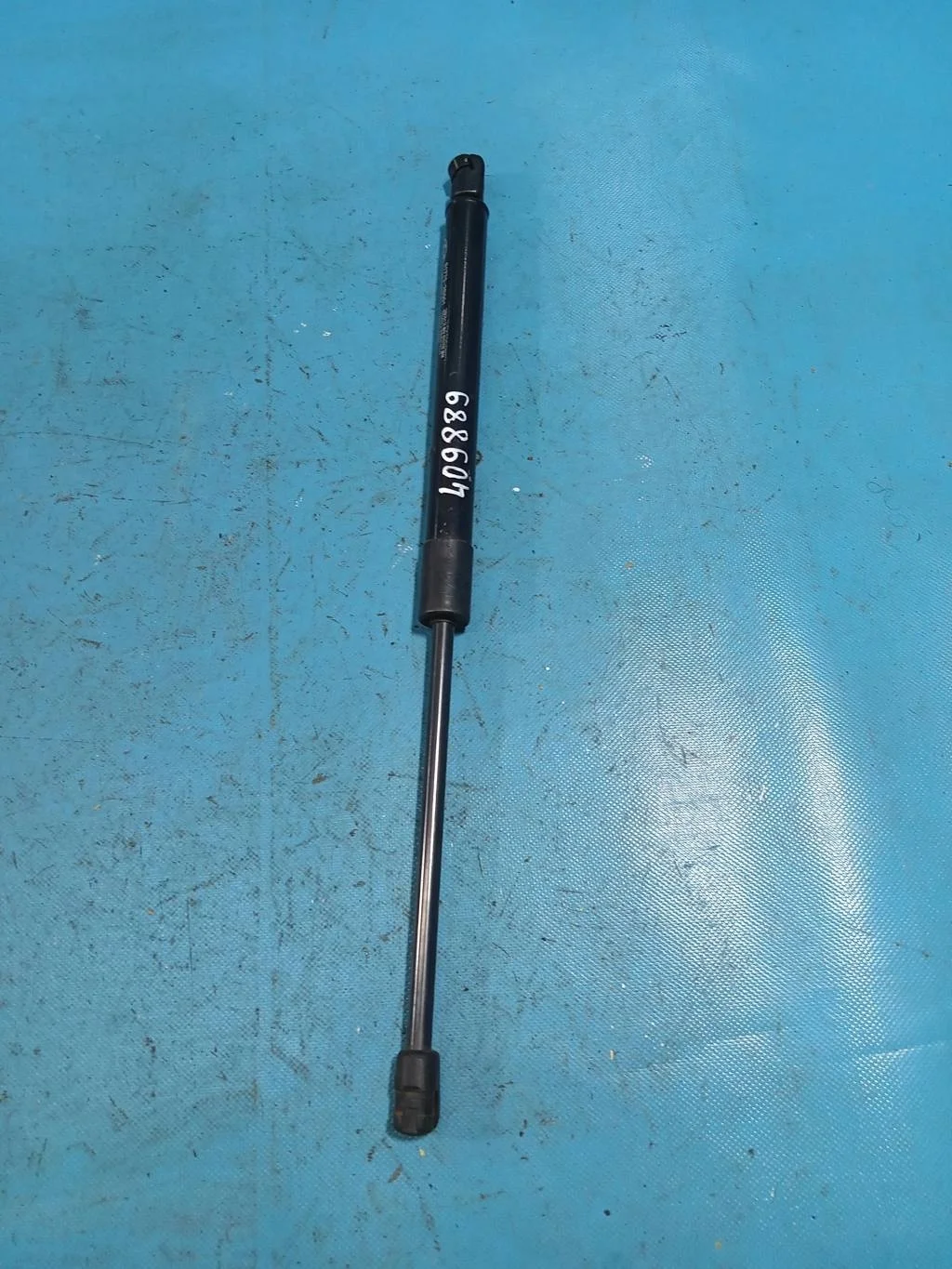 Амортизатор крышки багажника Hyundai Santa Fe CM