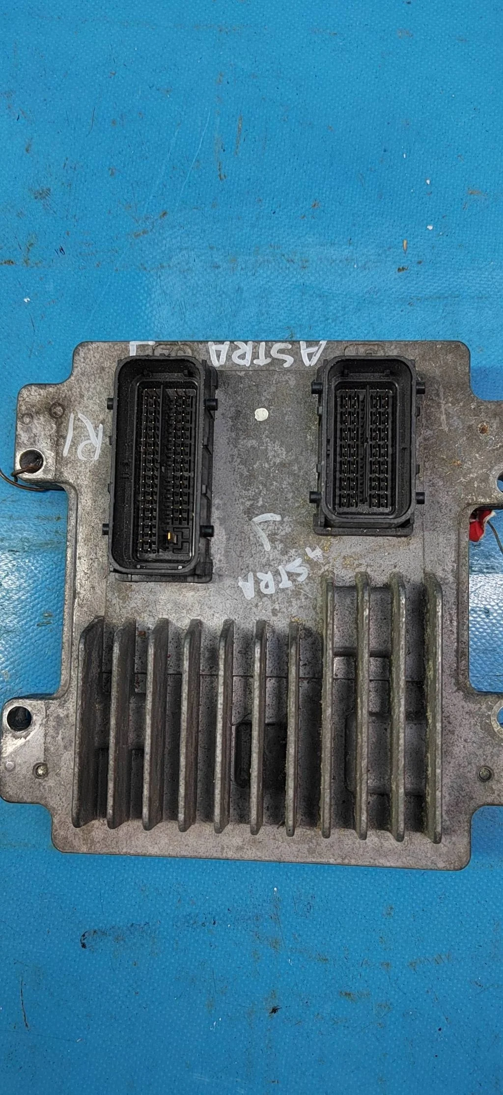 Блок управления  двигателя Opel Astra J (2009-201