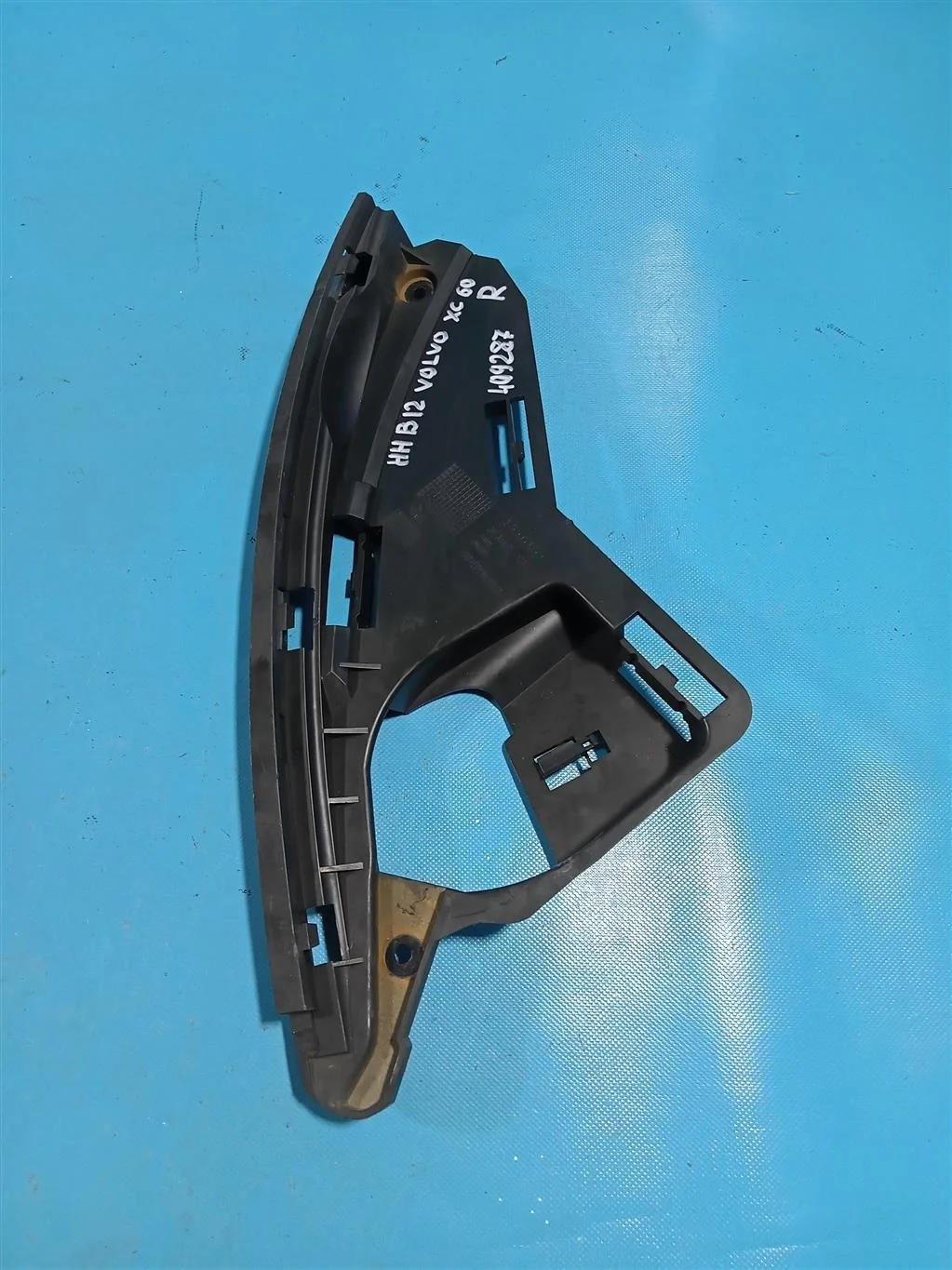 Кронштейн фары правый Volvo XC60 (2008-2017)