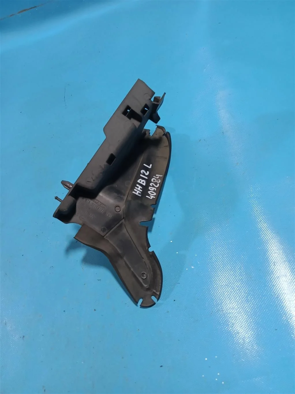 Воздуховод радиатора левый Volvo XC60 (2008-2017)