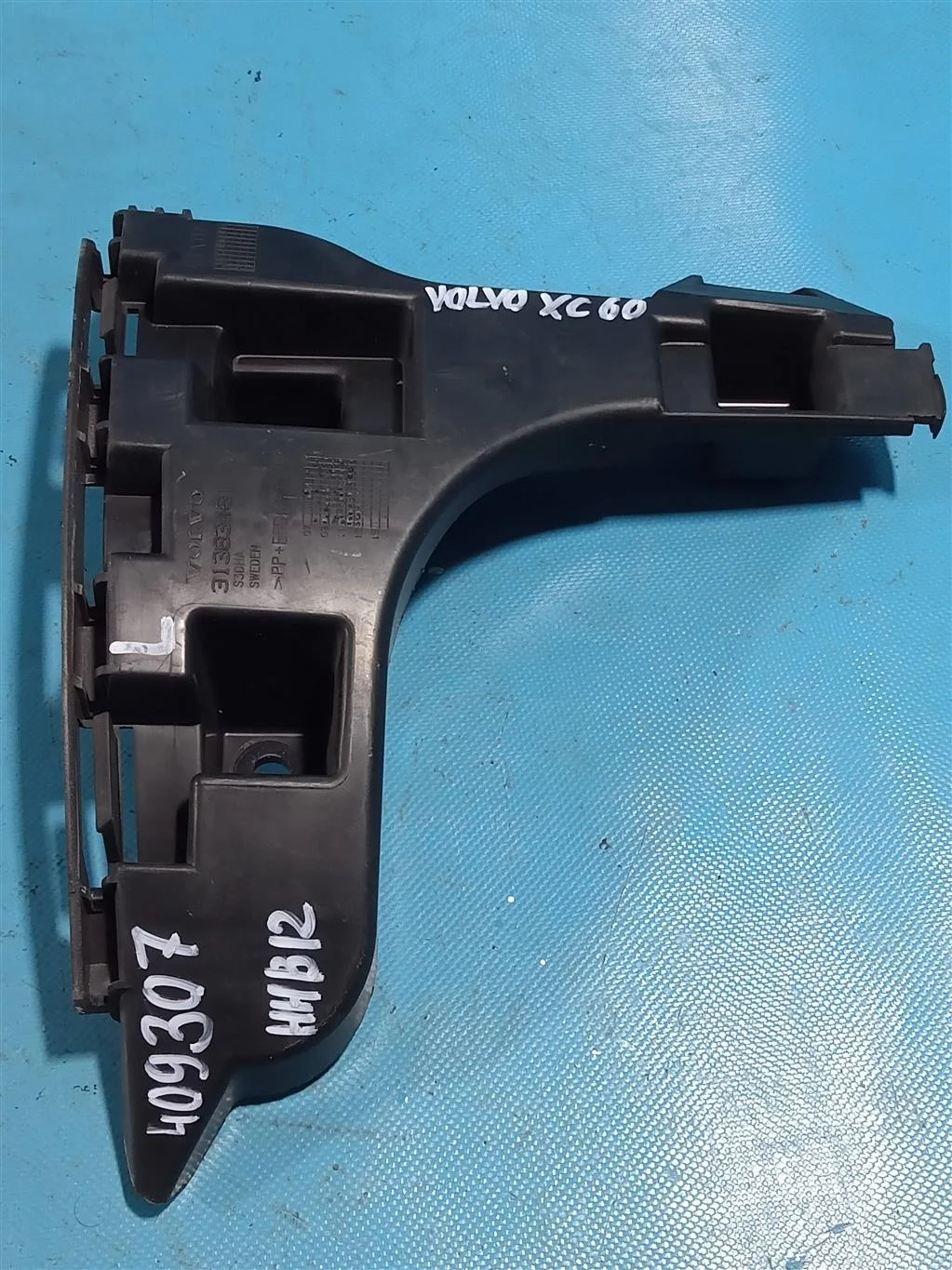 Кронштейн заднего бампера левый Volvo XC60 (2008-