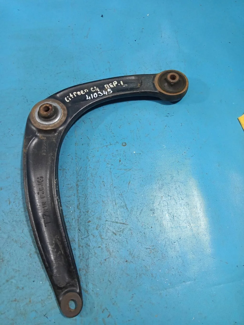 Рычаг передний нижний левый Citroen C4 (2005-2011)