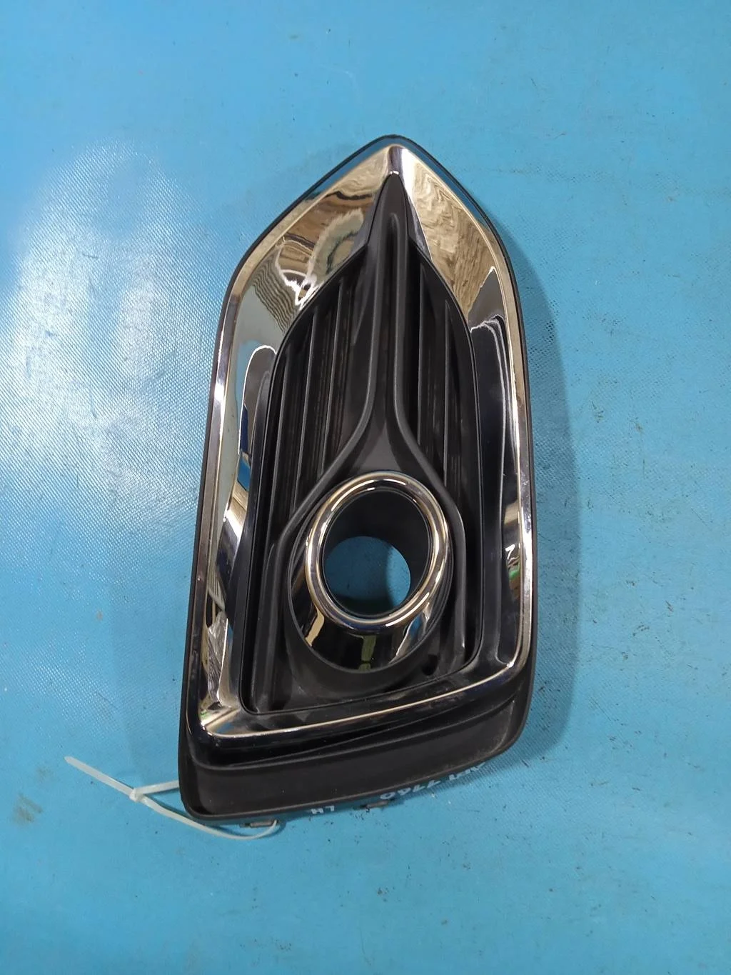 Накладка противотуманной фары Hyundai Solaris 2