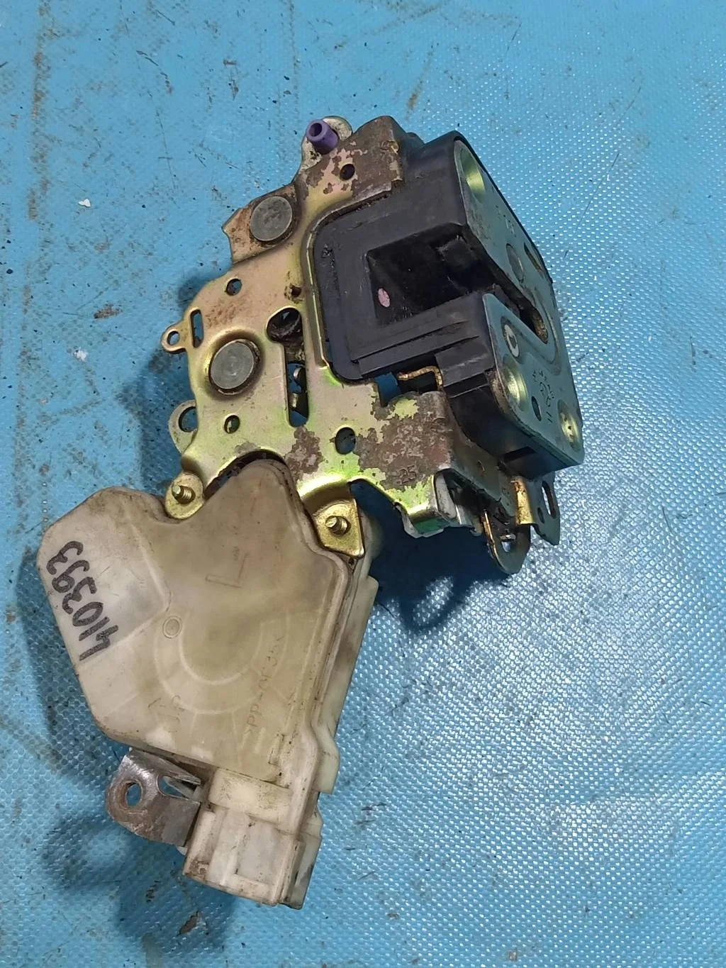 Замок двери задней правой Nissan X-Trail T30 (200