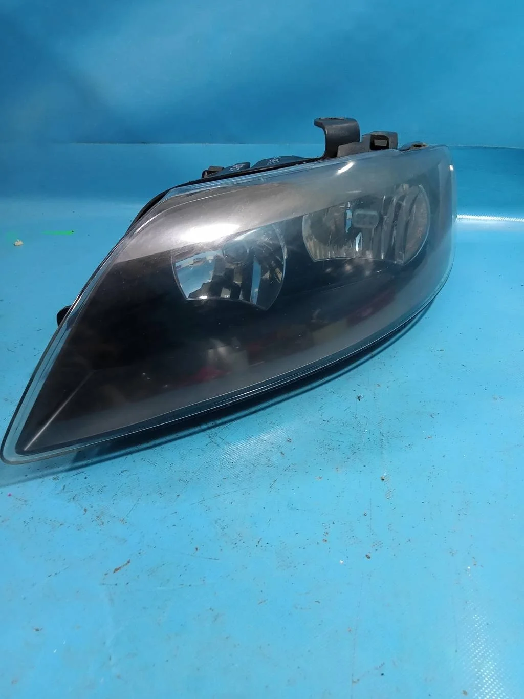 Фара левая Audi Q7 (2006-2016)