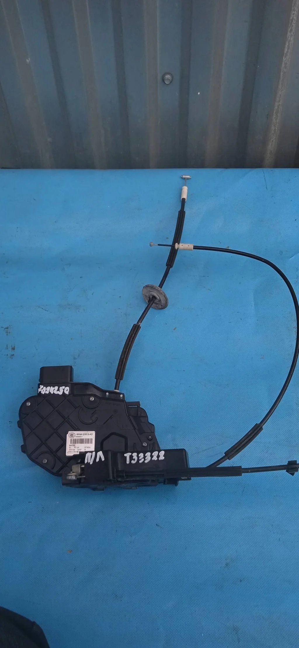 Замок двери передней левой Land Rover RANGE ROVER