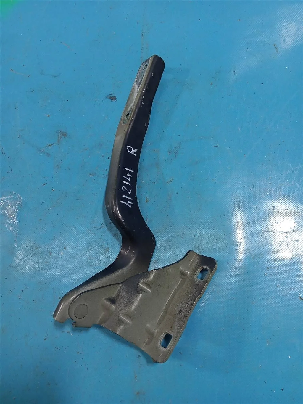 Петля капота правая Nissan Qashqai J10 (2006-2014)