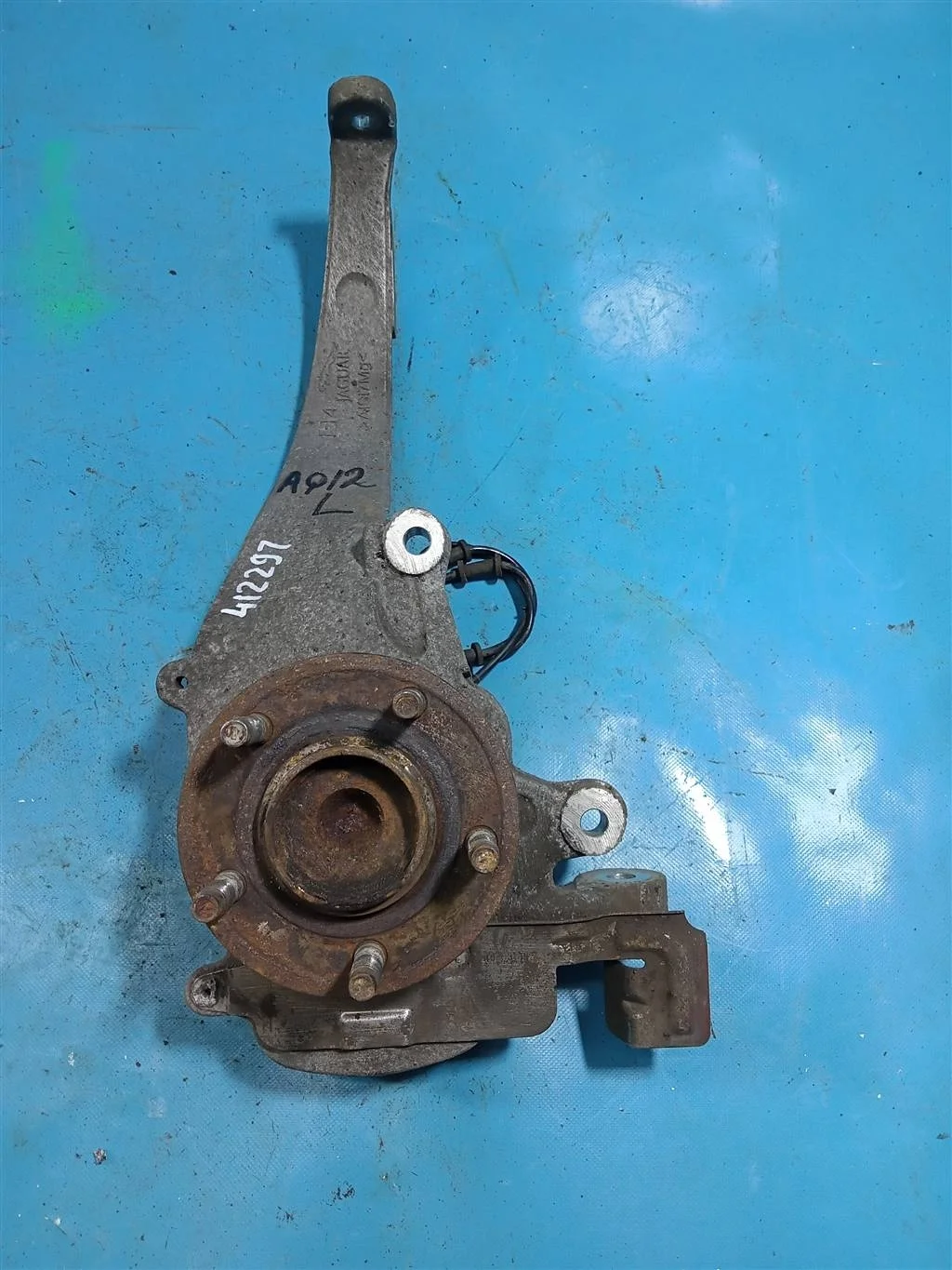 Кулак поворотный передний левый Jaguar XF, X250 (