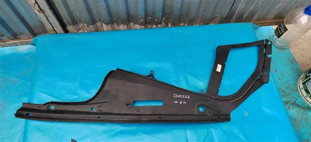 Накладка замка капота BMW 5-серия F10/F11 (2009-)