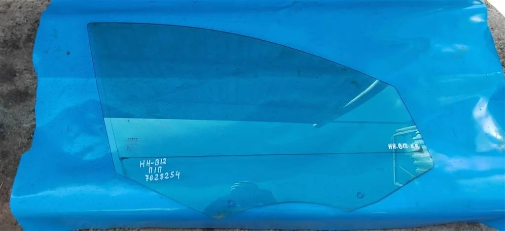 Стекло двери передней правой Volvo XC60 (2008-201