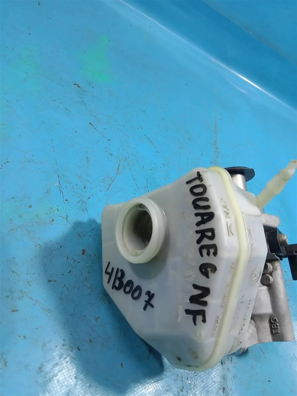 Главный тормозной цилиндр VW Touareg NF (2011-201