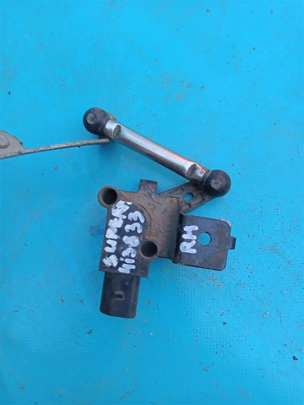 Датчик положения кузова Skoda Superb 2008-