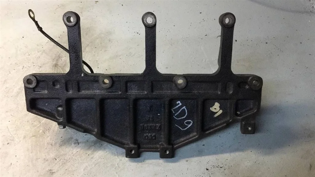 Кронштейн крепления блока цилиндров Mitsubishi Pa