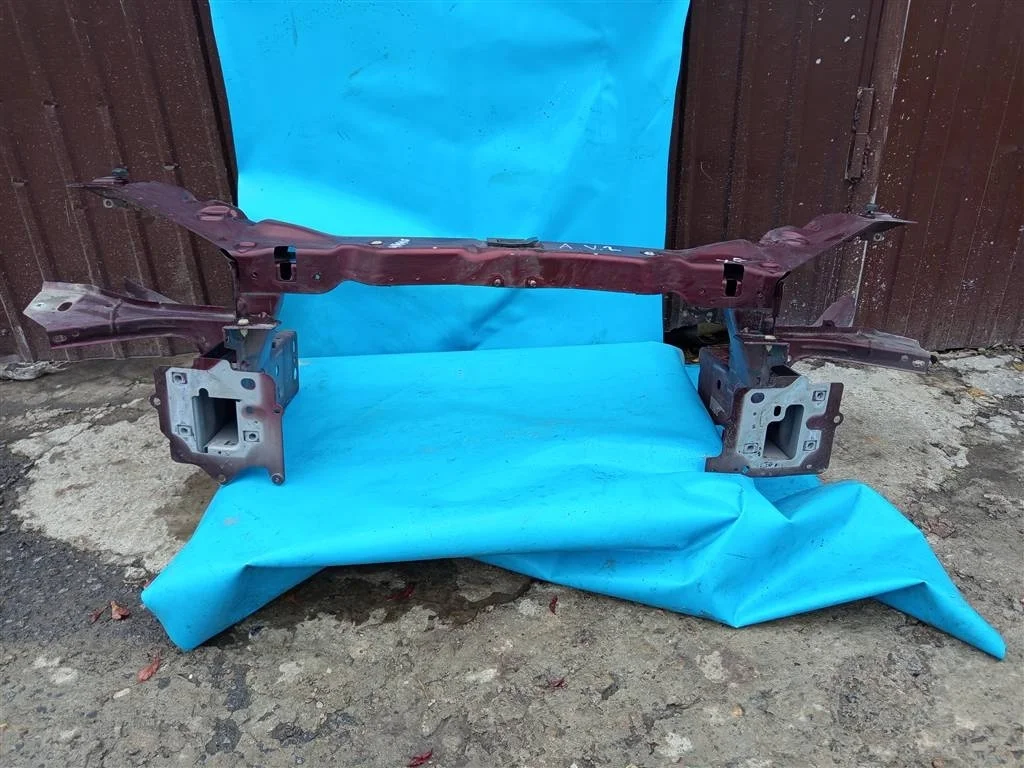 Телевизор с кусками лонжеронов Jaguar XF, X250 (2