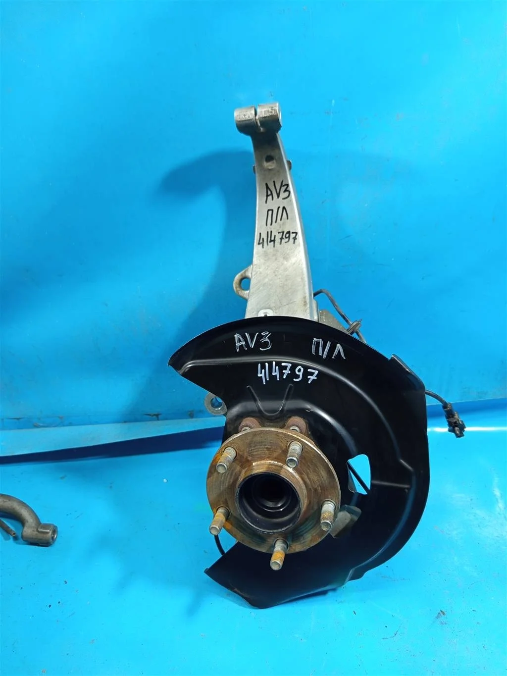 Кулак поворотный передний левый Infiniti Q50 V37