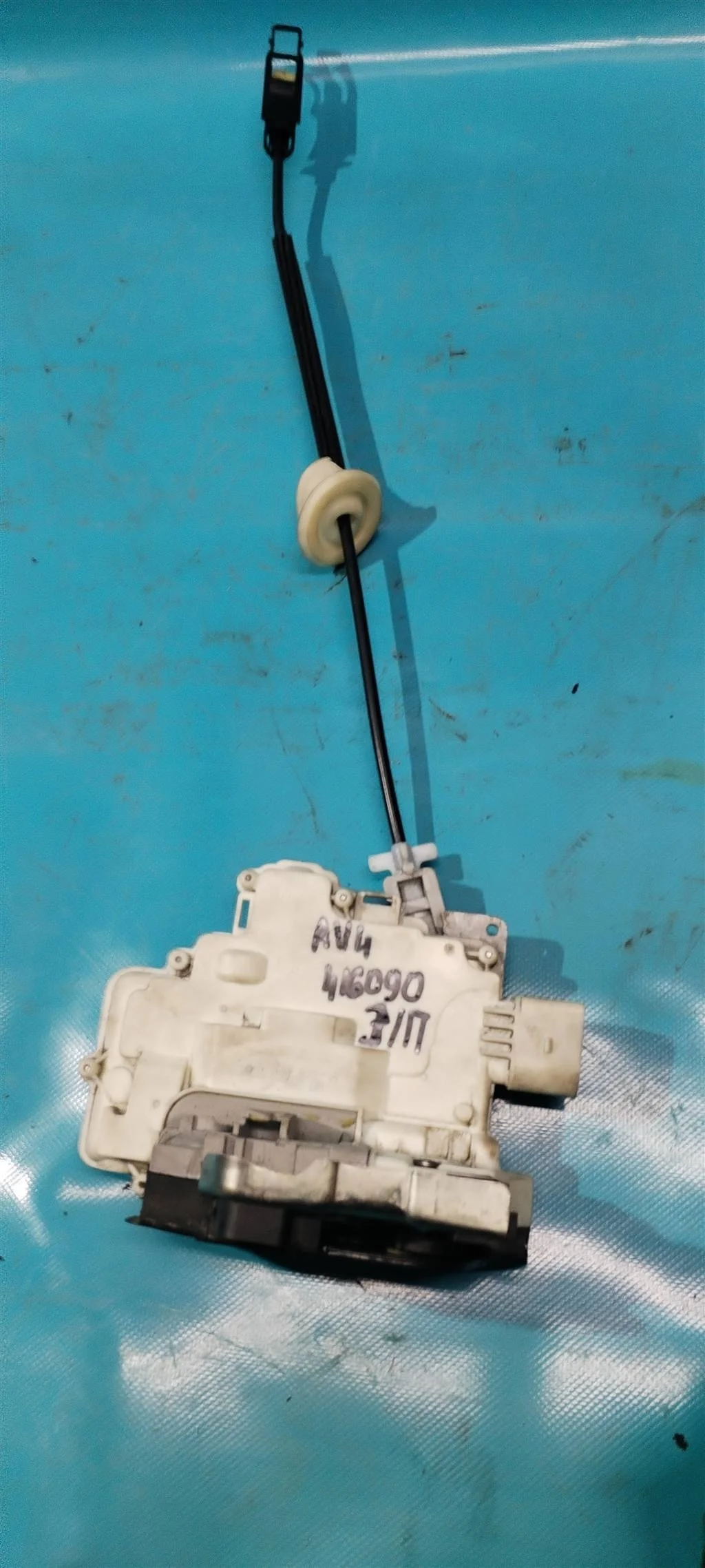 Замок двери задней правой VW Touareg NF (2011-201