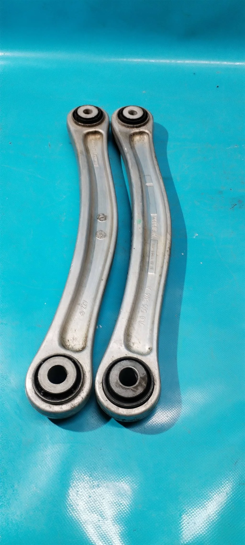 Рычаг задний верхний Porsche Cayenne 958 2010-