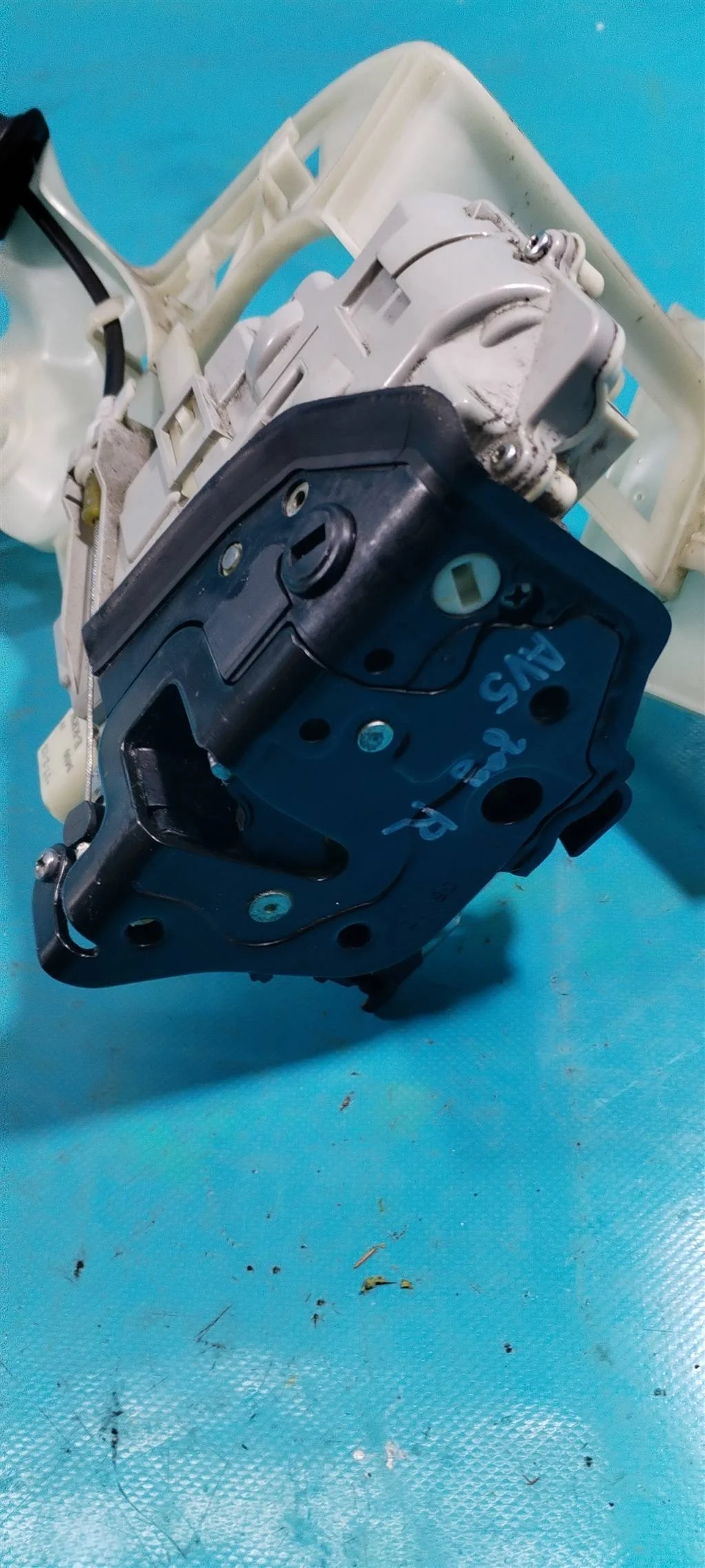 Замок двери задней правой Porsche Cayenne 958 201