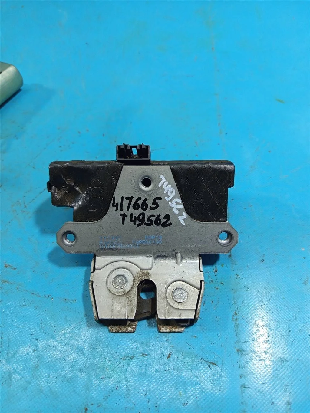 Замок крышки багажника Land Rover RANGE ROVER SPO