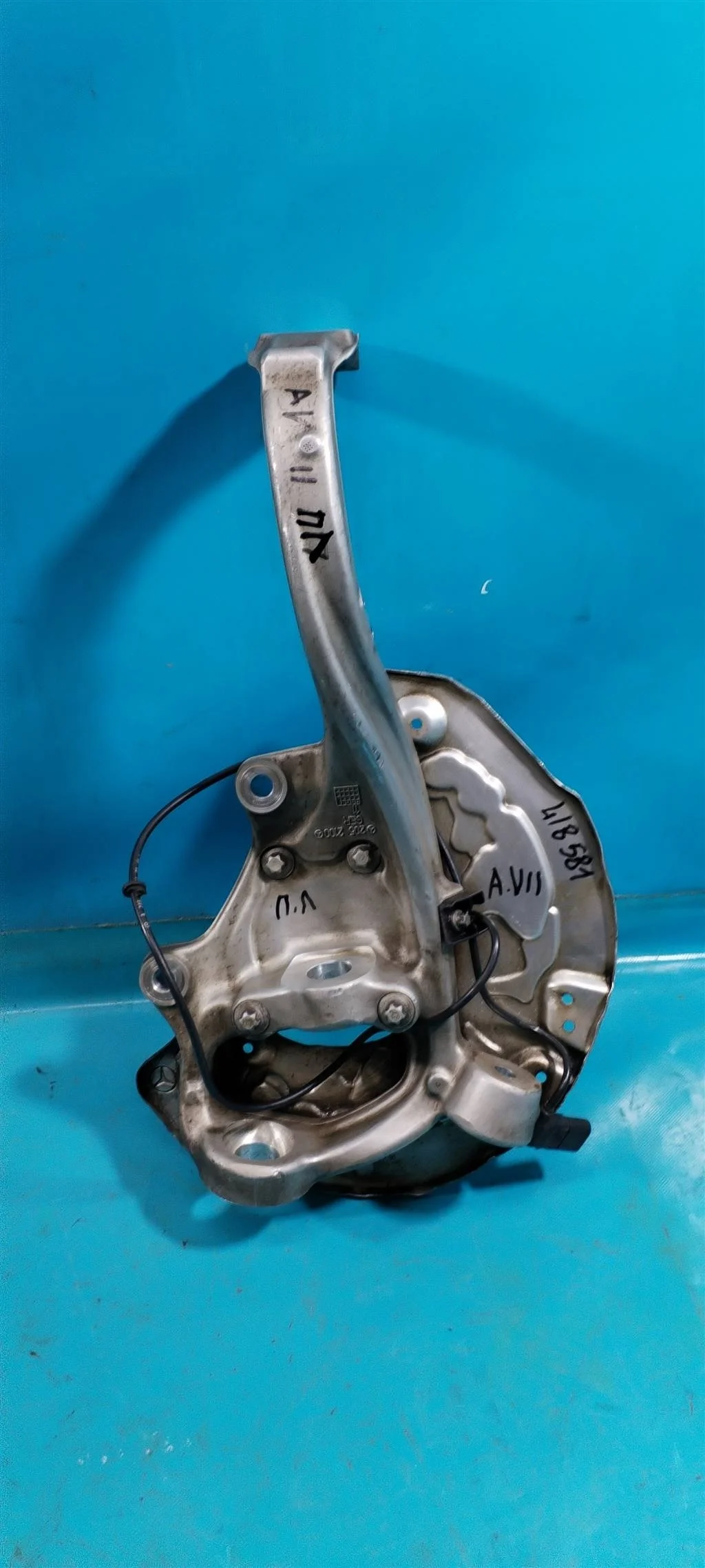 Кулак поворотный передний левый Mercedes W205 C C