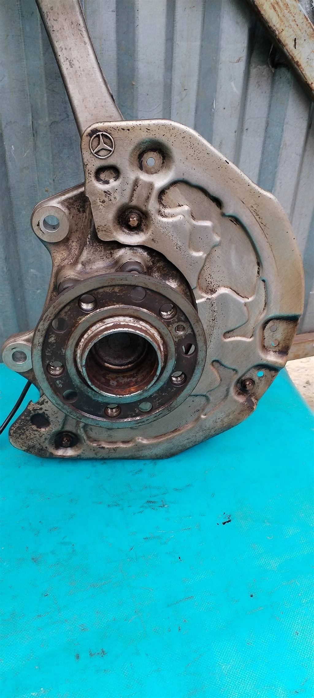 Кулак поворотный передний правый Mercedes W205 C