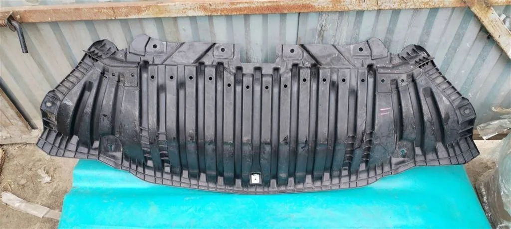 Пыльник переднего бампера Mercedes W205 C Class