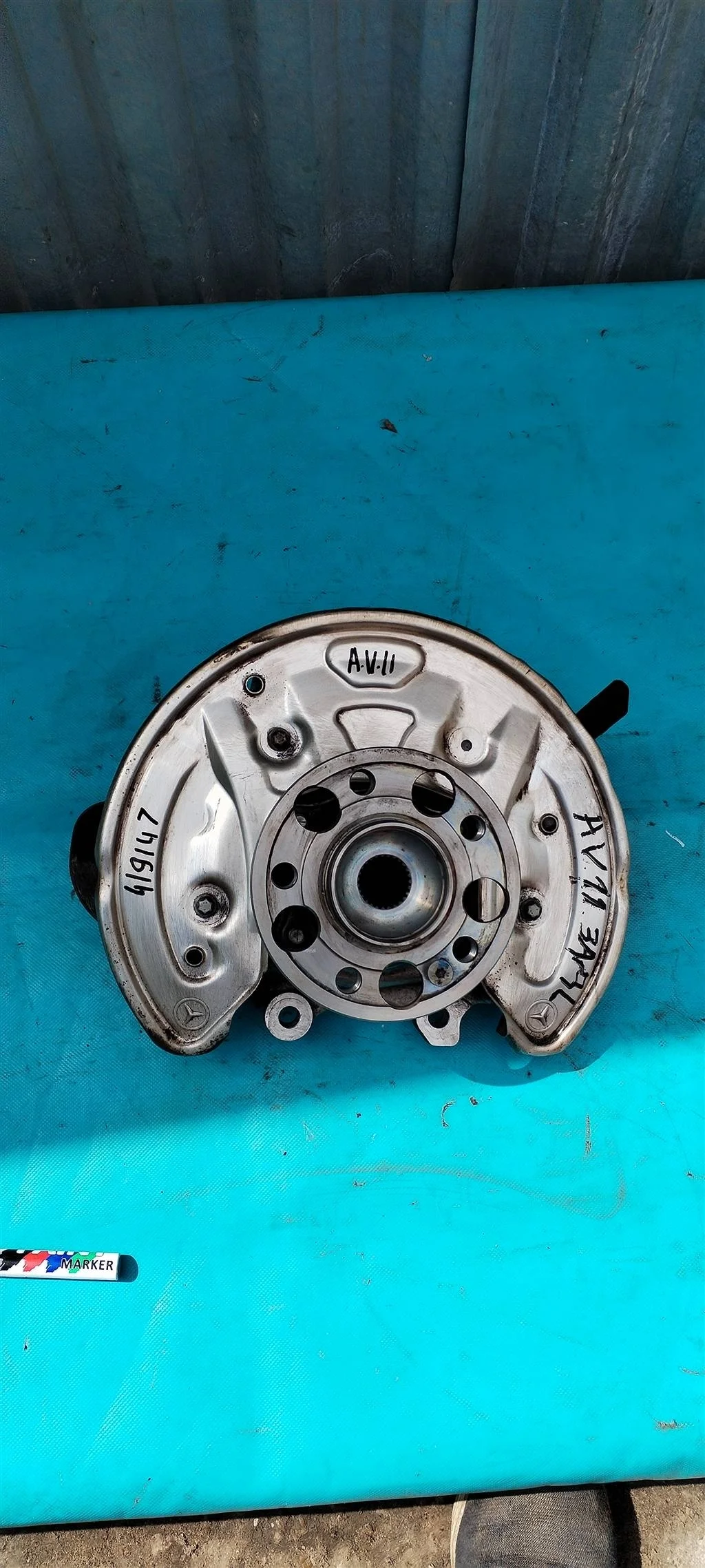 Кулак  задний левый Mercedes W205 C Class