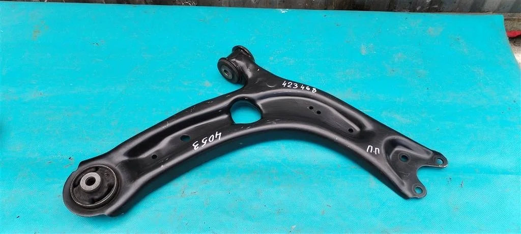 Рычаг передней подвески правый VW Passat B8