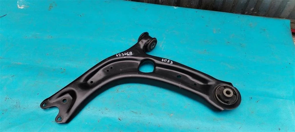 Рычаг передней подвески левый VW Passat B8