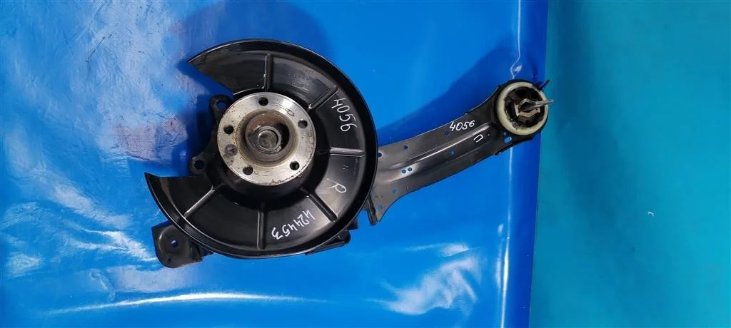 Кулак  задний правый Volvo XC60 (2008-2017)