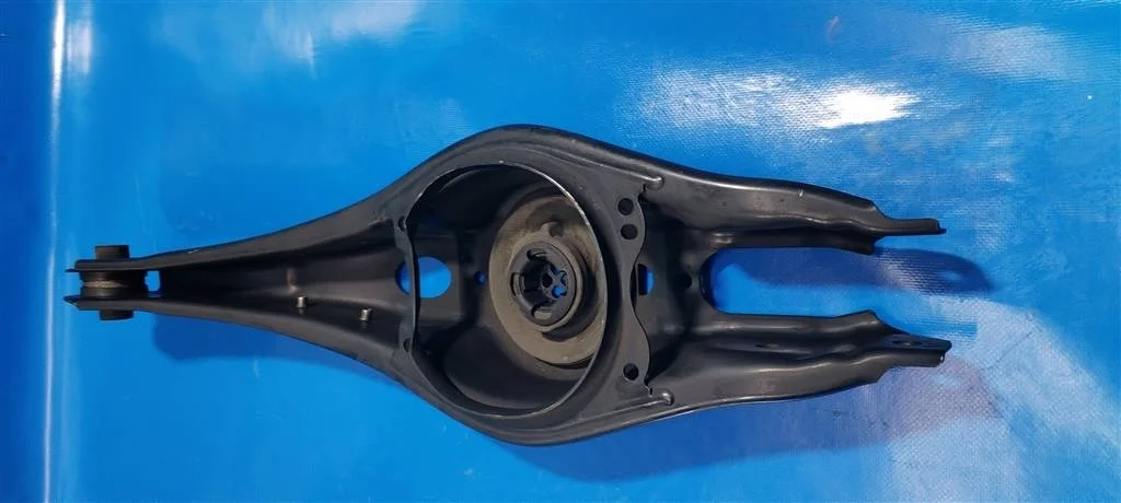 Рычаг задний нижний левый VW Passat B8