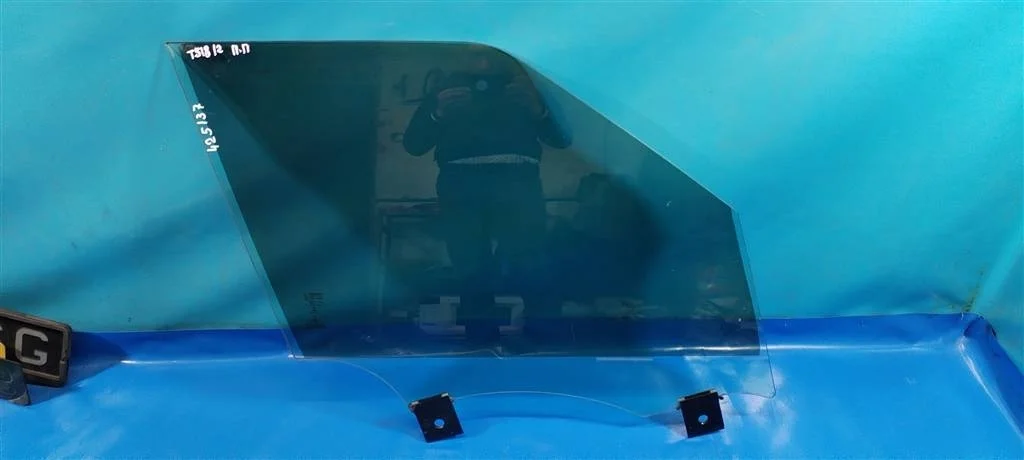 Стекло двери передней правой Land Rover Range Rov