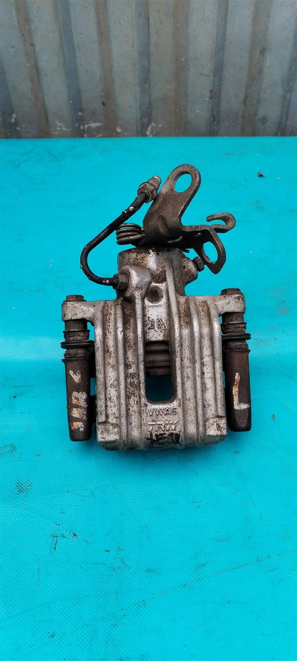 Суппорт тормозной задний левый Skoda Yeti (2009-2