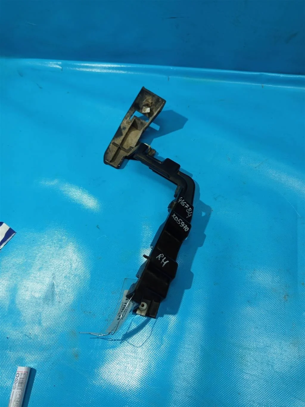 Кронштейн заднего бампера правый Land Rover RANGE