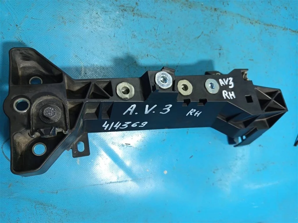 Кронштейн фары правый Infiniti Q50 V37 (2014-2024)