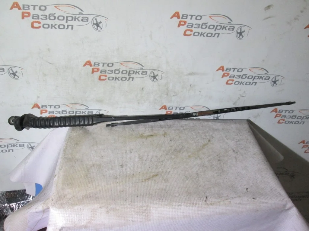 Поводок стеклоочистителя передний правый Audi 100 (C4) 1991-1994  [4A1955408A]  в Вологде