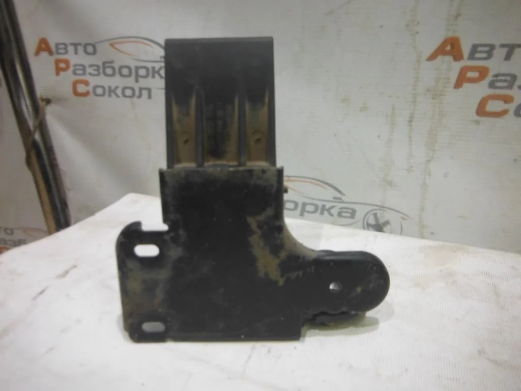 Крючок капота Audi A8 (D3,4E) 2004-2010  [4E0823485B]  BFM 4.2 V8  в Вологде