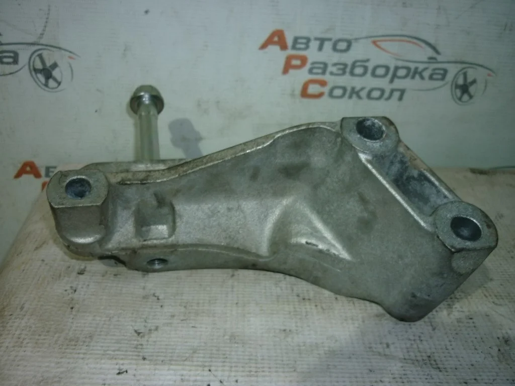 Кронштейн опоры двигателя Nissan Qashqai (J10) 2006-2014  [11232JD00A]  HR16DE в Вологде
