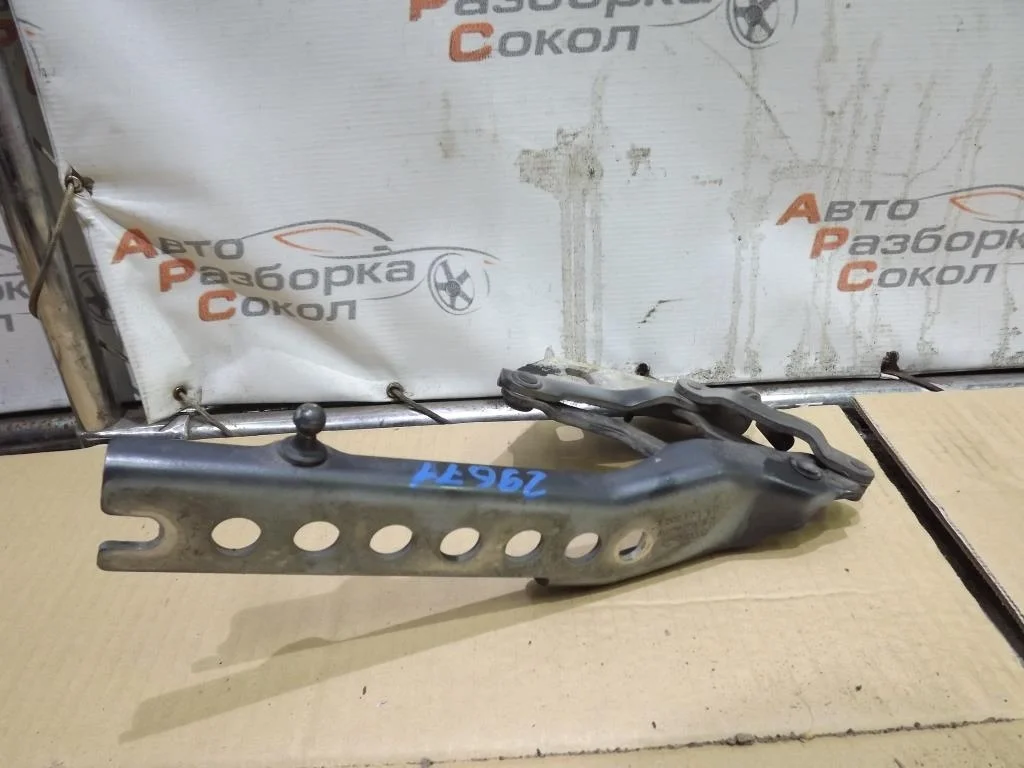 Петля капота правая Audi A8 (D3,4E) 2004-2010  [4E0823302E]  BFM 4.2 V8  в Вологде