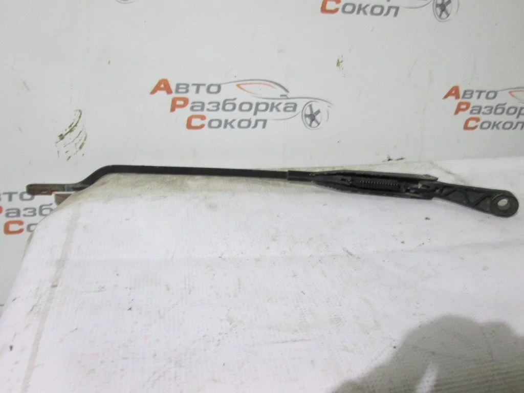 Поводок стеклоочистителя передний правый Nissan Primera P10E 1990-1996  [2888571J01]  в Вологде