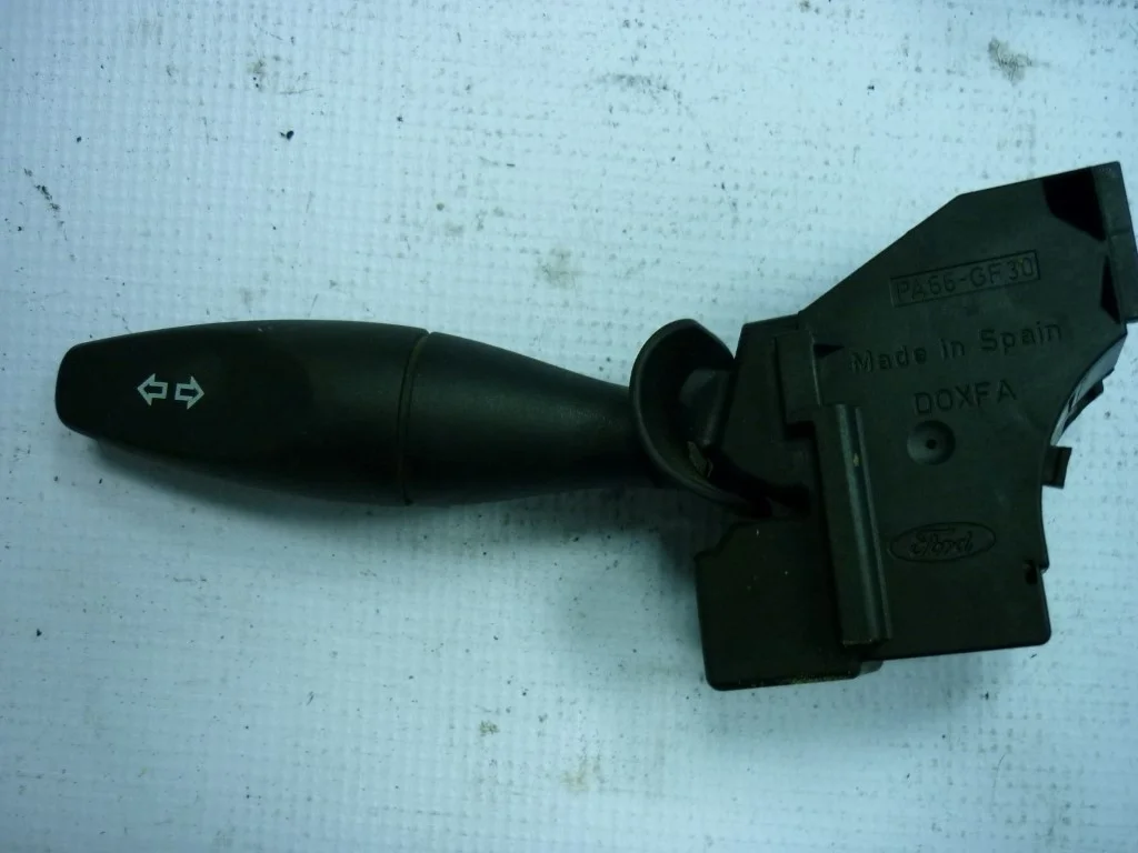 Переключатель поворотов подрулевой Ford Fusion 2002-2012  [1S7T13335AE]  в Вологде