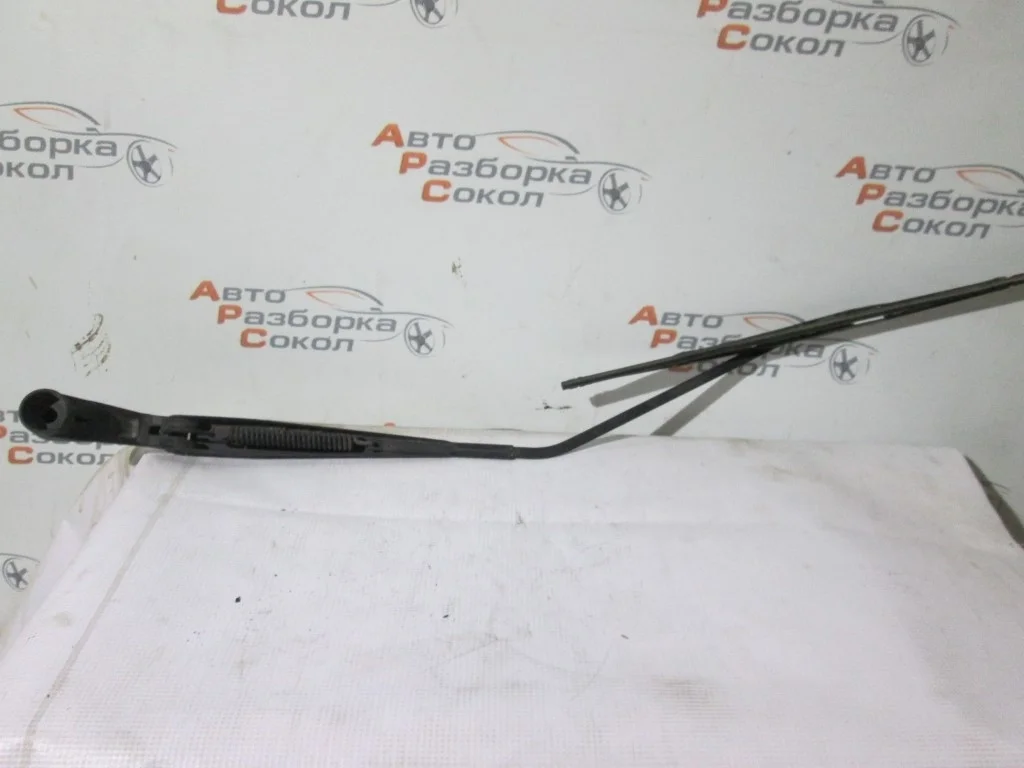 Поводок стеклоочистителя передний правый Mitsubishi Lancer (CS) 2003-2006  [MR971004]  в Вологде