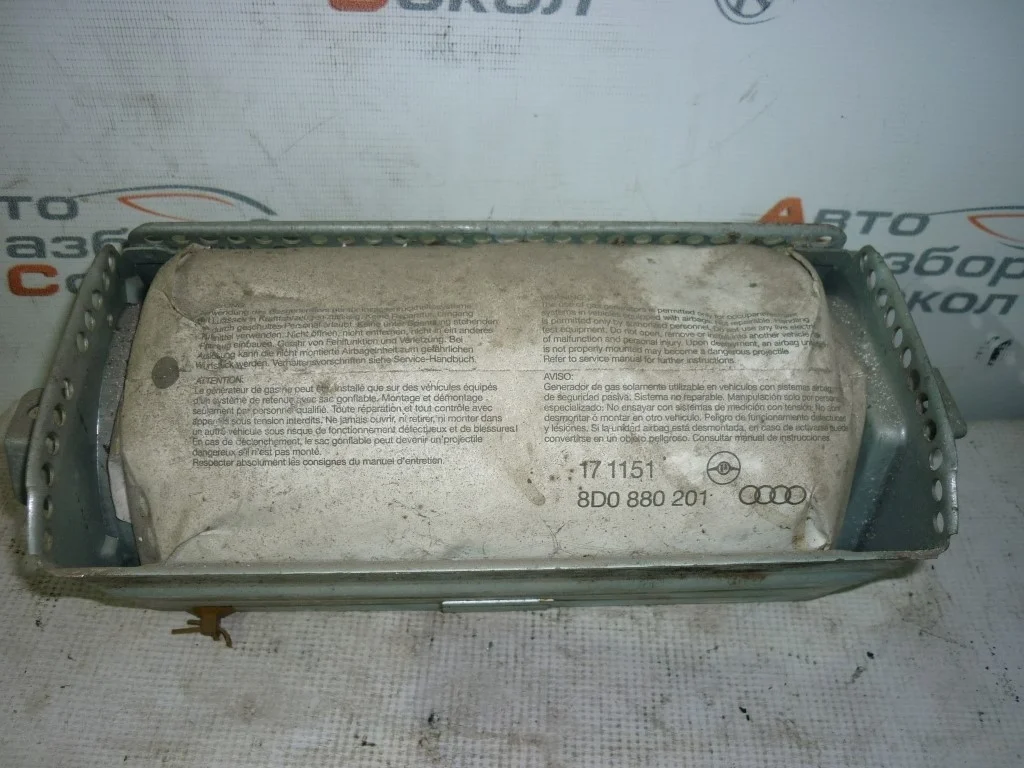 Подушка безопасности пассажирская (в торпедо) Audi A4 (B5) 1994-2002  [8D0880201]  в Вологде