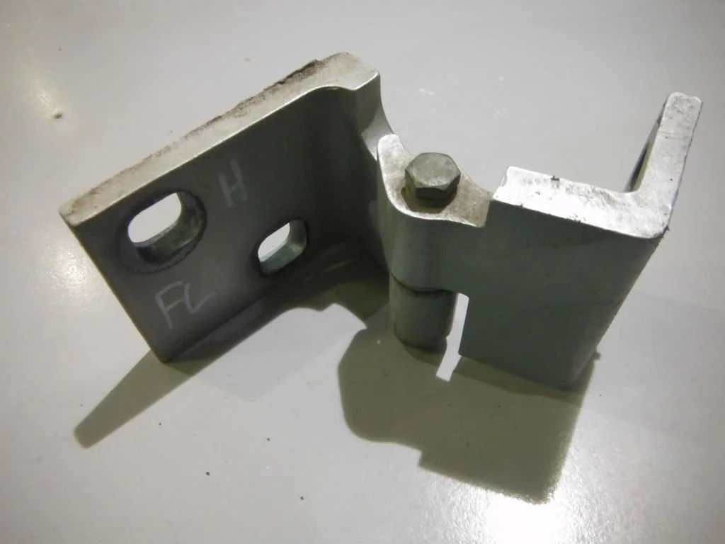 Петля двери передней левой нижняя BMW X5 E53 2000-2007  [41518269837]  4.4 M62 448S1 в Вологде