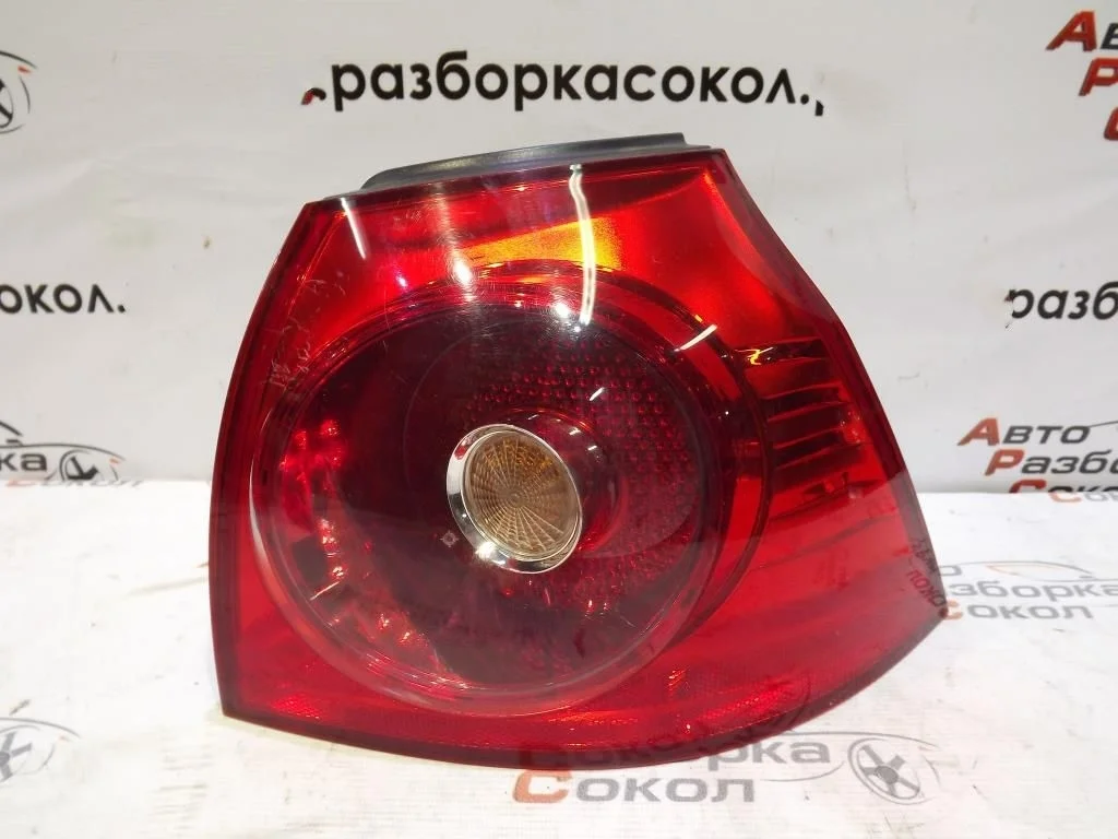 Фонарь задний наружный правый VW Golf V 2003-2009  [1K6945096E]  в Вологде