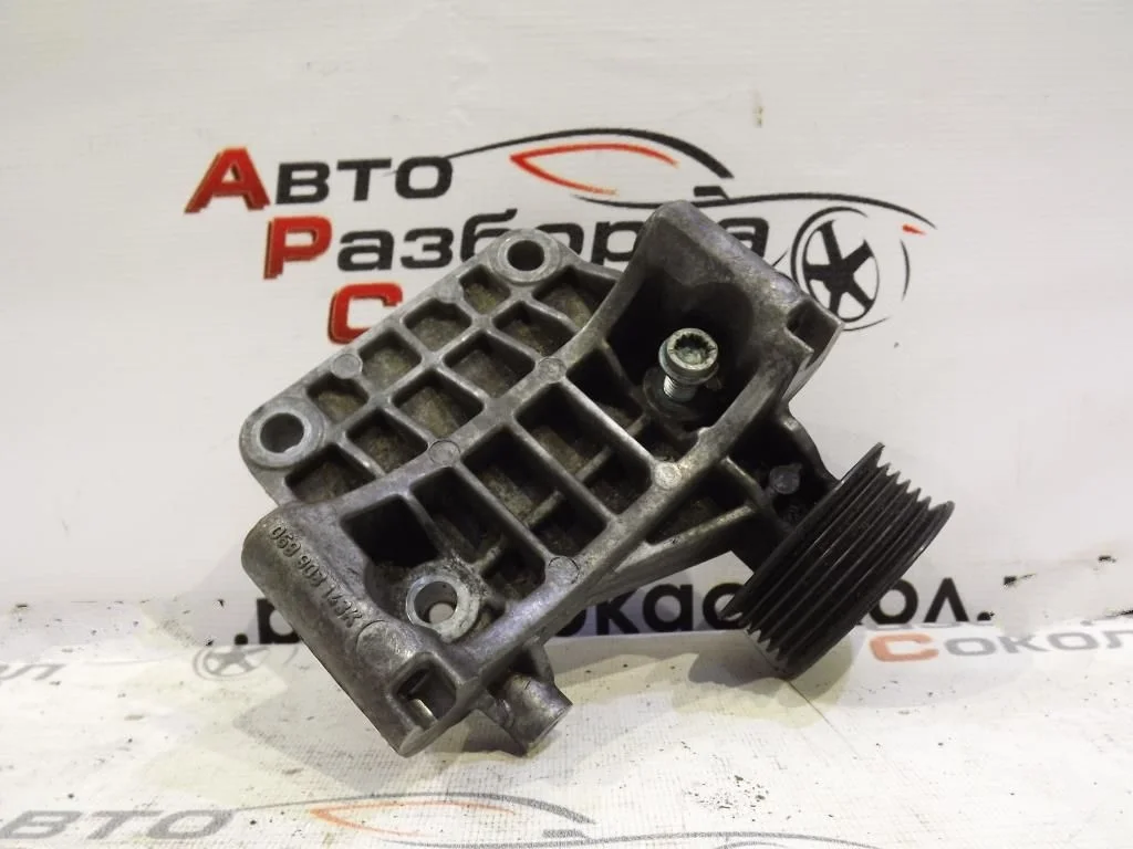 Кронштейн генератора Audi A8 (D3,4E) 2004-2010  [059903143K]  в Вологде